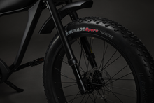 Carica l'immagine nel visualizzatore di Gallery, NEW: Cooler King 1500ST BLACK EDITION eBike - 52v Retro Style Electric Bike