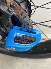 Cargar imagen en el visor de la galería, Alarm Disc Brake Lock by LOCKS