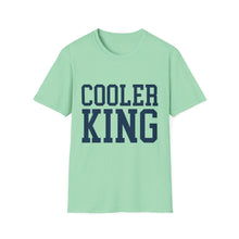 Laden Sie das Bild in den Galerie-Viewer, COOLER KING College Unisex Softstyle T-Shirt