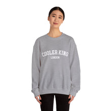 Carica l&#39;immagine nel visualizzatore di Gallery, COOLER KING LONDON FIGHTER Unisex Heavy Blend™ Crewneck Sweatshirt