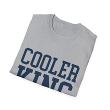 Laden Sie das Bild in den Galerie-Viewer, COOLER KING College Unisex Softstyle T-Shirt