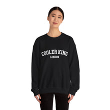 Laden Sie das Bild in den Galerie-Viewer, COOLER KING LONDON FIGHTER Unisex Heavy Blend™ Crewneck Sweatshirt