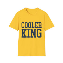 Laden Sie das Bild in den Galerie-Viewer, COOLER KING College Unisex Softstyle T-Shirt