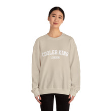 Laden Sie das Bild in den Galerie-Viewer, COOLER KING LONDON FIGHTER Unisex Heavy Blend™ Crewneck Sweatshirt