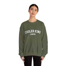 Laden Sie das Bild in den Galerie-Viewer, COOLER KING LONDON FIGHTER Unisex Heavy Blend™ Crewneck Sweatshirt