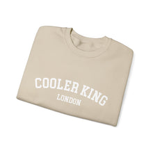 Laden Sie das Bild in den Galerie-Viewer, COOLER KING LONDON FIGHTER Unisex Heavy Blend™ Crewneck Sweatshirt