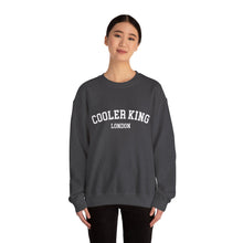 Carica l&#39;immagine nel visualizzatore di Gallery, COOLER KING LONDON FIGHTER Unisex Heavy Blend™ Crewneck Sweatshirt