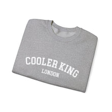 Laden Sie das Bild in den Galerie-Viewer, COOLER KING LONDON FIGHTER Unisex Heavy Blend™ Crewneck Sweatshirt