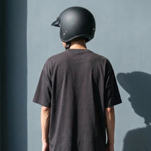 Cargar imagen en el visor de la galería, Cooler King Helmet - Matt Black - Black Lined