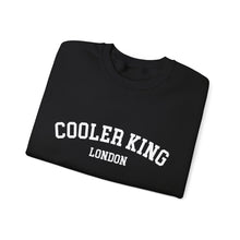 Laden Sie das Bild in den Galerie-Viewer, COOLER KING LONDON FIGHTER Unisex Heavy Blend™ Crewneck Sweatshirt