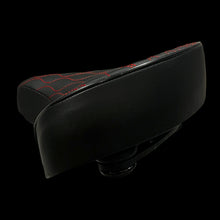 Laden Sie das Bild in den Galerie-Viewer, Luxury Quilted Cooler King Saddle