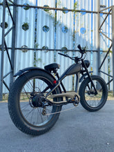 Load image into Gallery viewer, Cooler King 250S BLACK EDITION eBike - 36v, Retro Style Electric Bike